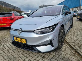 krockskadad bil auto Volkswagen ID.7 Pro S Business 86 kWh accu, 210 kW / 286 pk trek haak range 700 km 2024/10