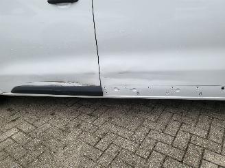 Peugeot Expert e-Expert 50 kWh 9 persoons picture 21