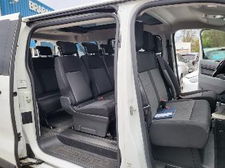 Peugeot Expert e-Expert 50 kWh 9 persoons picture 4