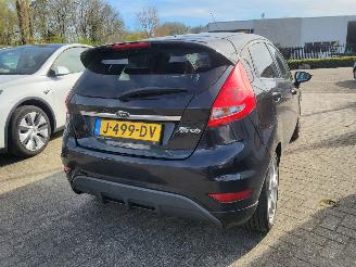 Damaged car Ford Fiesta 1.6 Ghia 5drs hatchback   goede airco rijdbaar 2009/4