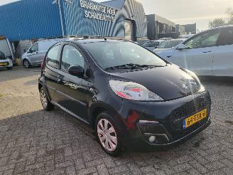krockskadad bil auto Peugeot 107 Peugeot 107 1.0 Active goed rijden en goede airco 2012/4