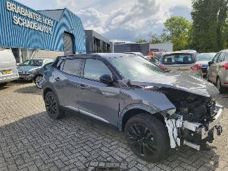 Unfallwagen Peugeot 2008 2008 1.2 Hybrid autom 136 GT  € 40 000 NW 2024/10