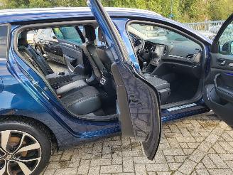 Renault Mégane Estate 1.3 TCe Bose  rijdbare motorschade picture 17
