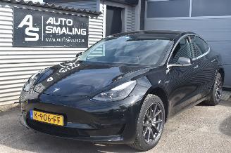 Vaurioauto  passenger cars Tesla Model 3 60Kwh Standard Range 238Pk *Navi/Clima/Camera/Leder/Stoelverwarming 2020/12