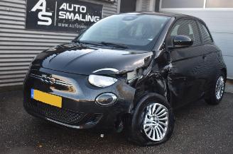 krockskadad bil auto Fiat 500E 42Kwh 118Pk *Navi/Clima 2024/5