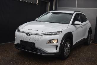Coche accidentado Hyundai Kona 39Kwh Comfort 136Pk SOH 100% *Navi/Clima/Camera/stoelverwarming 2021/3