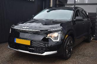 Schadeauto Kia Niro 64.8 Kwh Dynamicline 204Pk SOH 100% 3FASE *Navi/Cloima/Camera/Stoelverwarming 2023/11