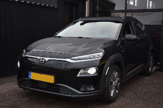Coche accidentado Hyundai Kona 64Kwh Premium 204Pk 3FASE SOH 100% Navi/Clima/Camera/Leder/Stoelverwarming 2020/12