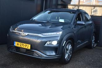 Schadeauto Hyundai Kona 64Kwh Premium 204Pk 3Fase 100% Soh *Navi/Clima/Camera/Leder/Stoelverwarming 2020/12