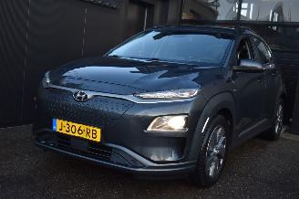 Coche accidentado Hyundai Kona 64Kwh Comfort 204Pk 3Fase SOH 100% *Navi/Clima/Camera 2020/12