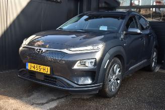 škoda osobní automobily Hyundai Kona 64Kwh Premium 204Pk 3FASE 100% Soh *Navi/Clima/Camera/Leder/Stoelverwarming 2020/12
