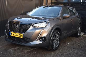 damaged passenger cars Peugeot 2008 1.2 Puretech Blue Lease Active 131Pk *Navi/Clima/Camera 2021/11