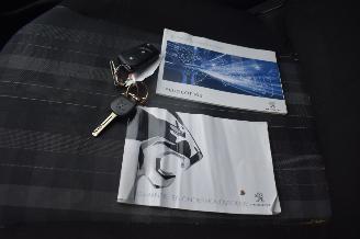 Peugeot 108 1.0 e-VTI Allure 72Pk *Clima/Camera picture 28