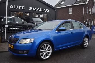 damaged passenger cars Skoda Octavia 1.6 Tdi Elegance Businessline 105Pk *Navi/Clima/Stoelverwarming/Xenon 2013/11