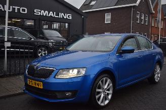 Schadeauto Skoda Octavia 1.6 Tdi Elegance Businessline 105Pk *Navi/Clima/Stoelverwarming/Xenon 2013/11