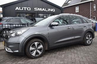uszkodzony samochody osobowe Kia Niro 1.6 Hybrid First Edition 105Pk *Navi/Airco/Camera 2016/10