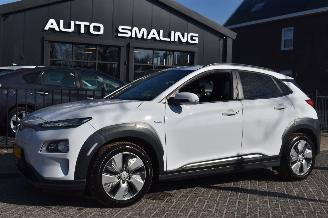 Vaurioauto  passenger cars Hyundai Kona 64Kwh Premium 204Pk 3FASE *Navi/Clima/Leder/Camera/Stoelverwarming 2020/12