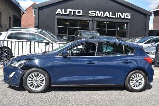 Damaged car Ford Focus 1.0 Ecoboost Titanium Business 125Pk *Navi/Clima 2020/6