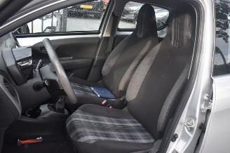 Peugeot 108 1.0 e-VTI  Active 72Pk *Airco picture 5
