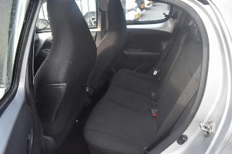 Peugeot 108 1.0 e-VTI  Active 72Pk *Airco picture 6