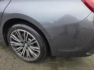BMW 3-serie 330e HYBR /M-SPORT / HARM KARDON / HEAD UPP picture 10