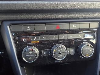 Volkswagen T-Roc 1.5-110kw / AUTOM / NAVI / CAMERA / STOELVERW picture 21