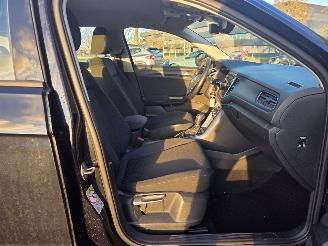 Volkswagen T-Roc 1.5-110kw / AUTOM / NAVI / CAMERA / STOELVERW picture 16