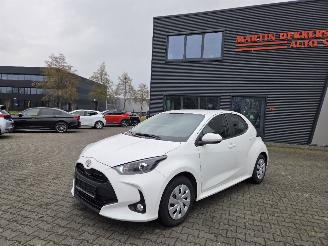 damaged passenger cars Toyota Yaris 1.5 Benz 92kw  / CAMERA / CarPLAY / 17DKM 2024/5