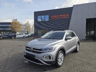 uszkodzony samochody osobowe Volkswagen T-Roc STYLE / PANO / DIG COCKPIT / NAVI CAMERA  / STOELMASSAGE 2022/10
