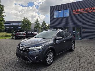 damaged passenger cars Dacia Sandero 0.9  STEPWAY  BENZINE- GNC / NAVI / CAMERA 2023/4