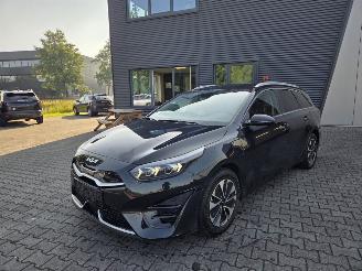 Schadeauto Kia Ceed PLUG-IN  HYBRIDE / AUTOMAAT / 34 DKM 2023/7