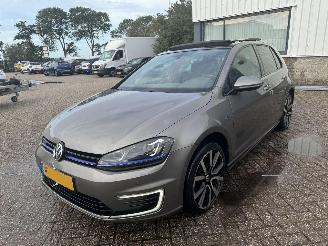 Schadeauto Volkswagen Golf 1.4 TSI GTE Pano/automaat/clima/camera 2016/12