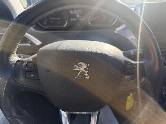 Peugeot 2008 1.2 PureTech Active nieuwe apk picture 12