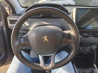 Peugeot 2008 1.2 PureTech Active picture 13