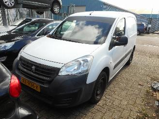 krockskadad bil auto Peugeot Partner 1.6 BlueHdi 2016/6