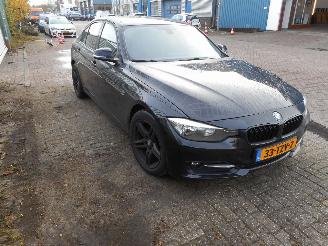 BMW 3-serie 320i sport picture 2