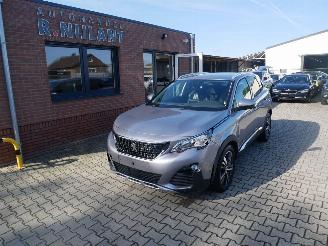 Vaurioauto  passenger cars Peugeot 3008 ALLURE 2018/2