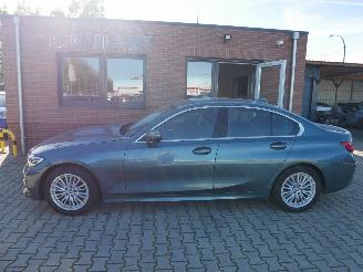 Unfallwagen BMW 3-serie 320 D LUXURY LINE LEDER LED HUD 2020/6