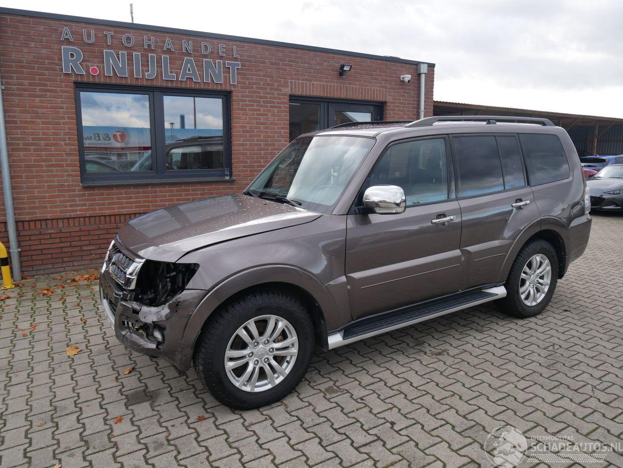Mitsubishi Pajero 3.2 DI-D  PANORAMADAK LEER XENON AWD 7 PERSOONS