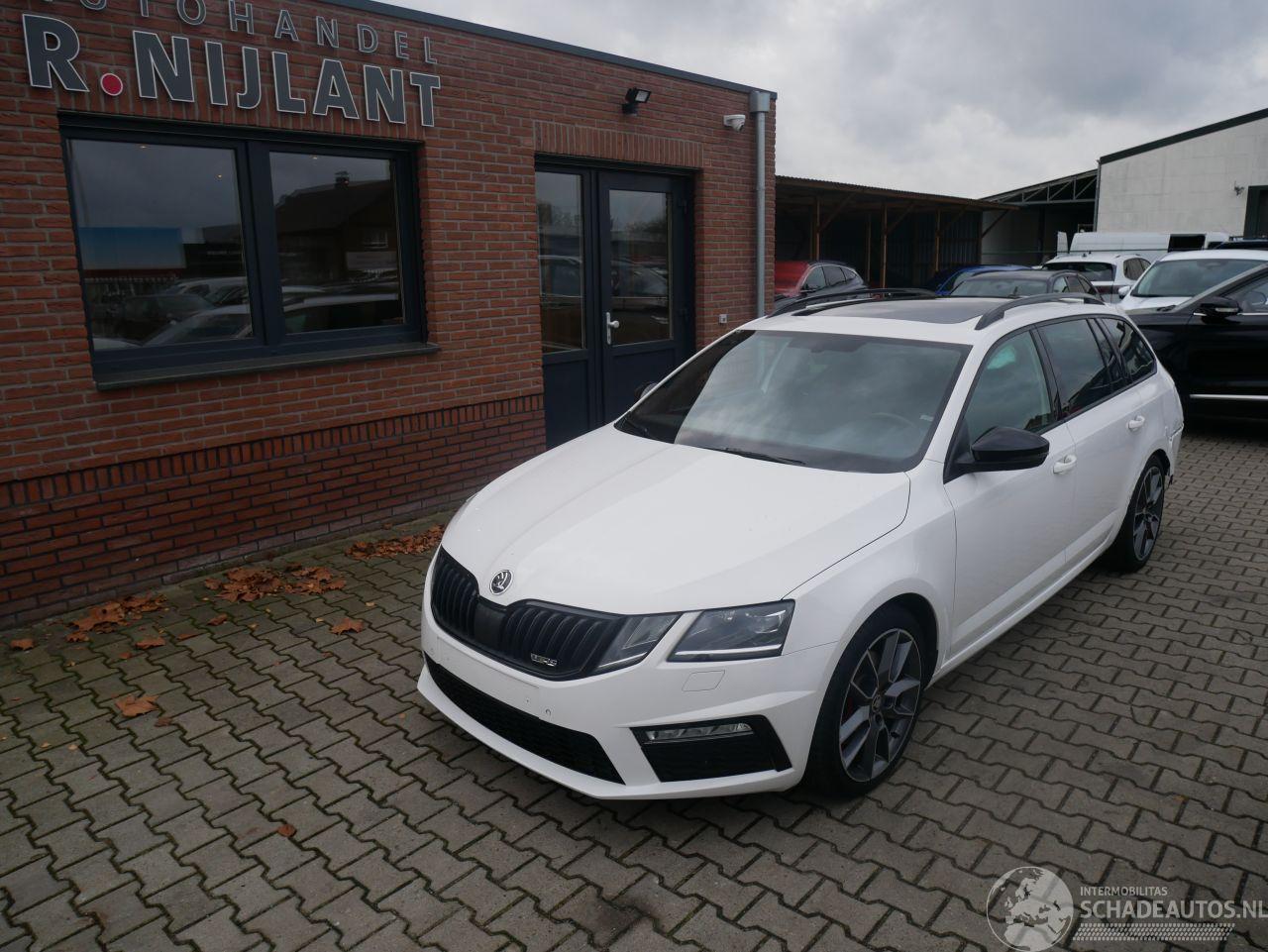 Skoda Octavia RS 4x4 PANORAMADAK LED ALCANTARA DSG