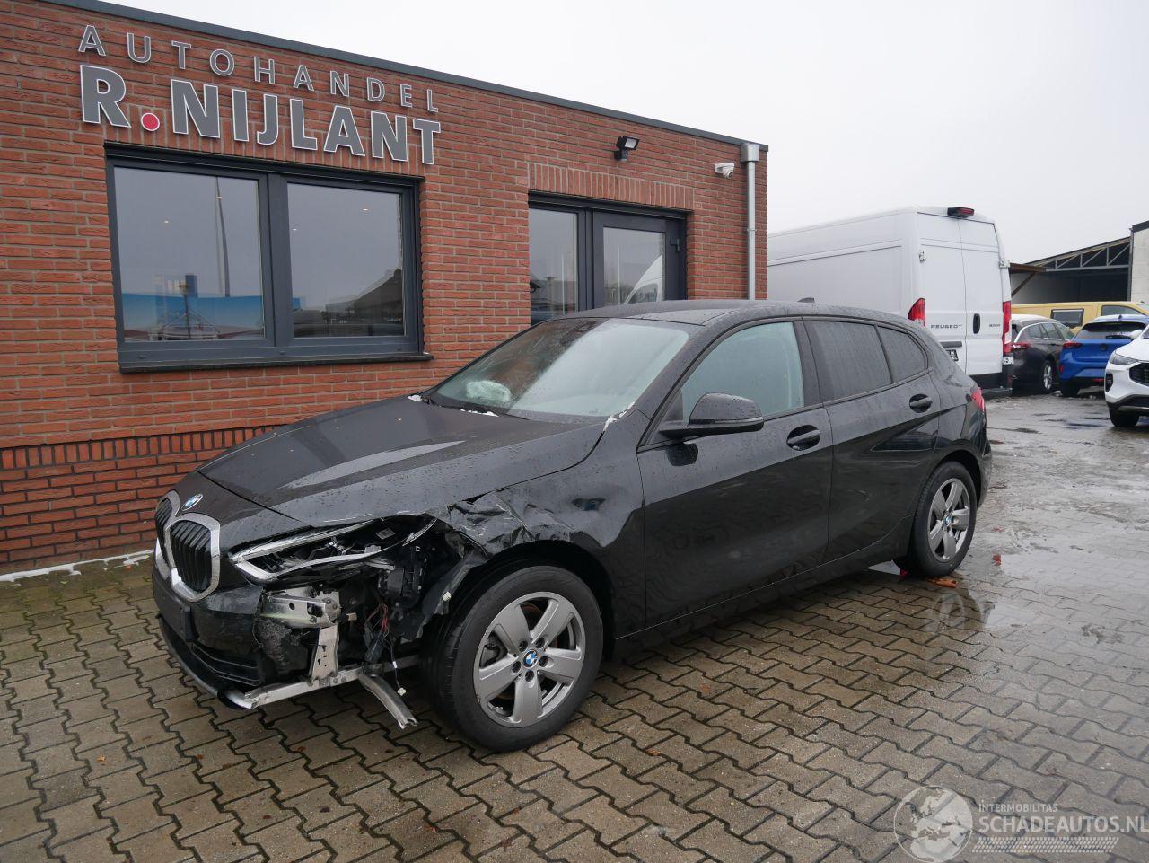 BMW 1-serie 116i ADVANTAGE LED VIRTUAL COCKPIT