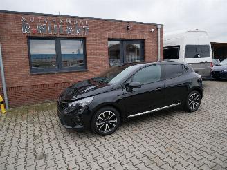 uszkodzony samochody osobowe Renault Clio TECHNO 2025/2