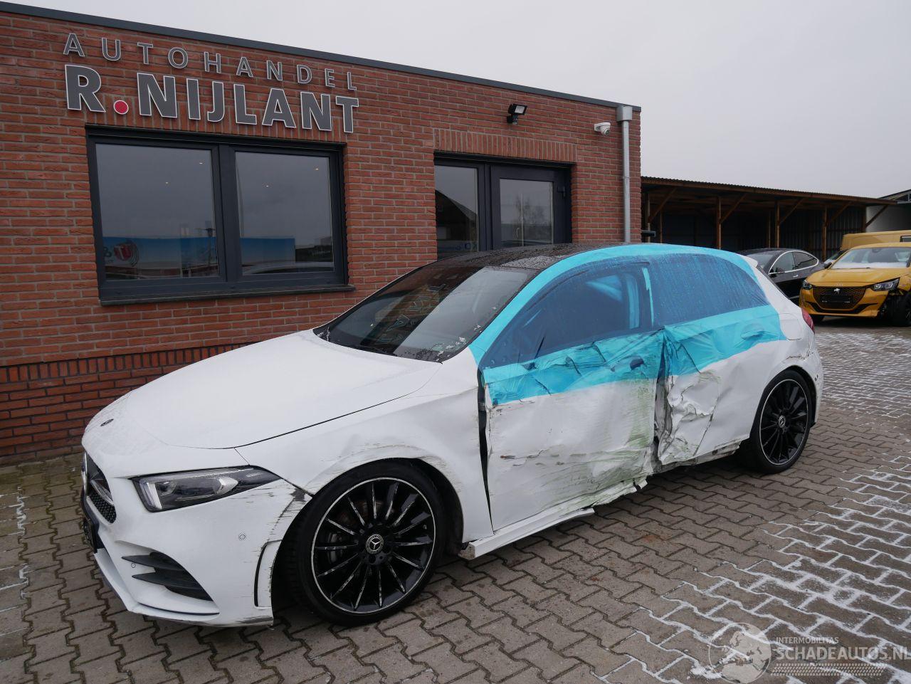 Mercedes A-klasse A 180 D AMG ALCANTARA LED PANORAMADAK