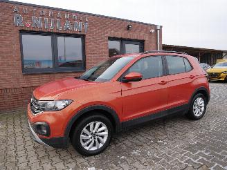 Vaurioauto  passenger cars Volkswagen T-Cross LIFE DSG  VIRTUAL COCKPIT. 2023/2