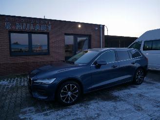 skadebil auto Volvo V-60 MOMENTUM LEER LED 2018/12
