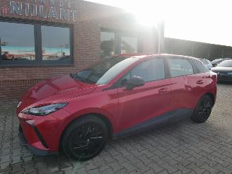 krockskadad bil auto MG MG4 LEER LED 2023/5