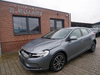 Coche accidentado Volvo V-40 MOMENTUM LED 2019/6