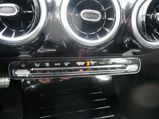 Mercedes A-klasse A 200 AMG ALCANTARA AUTOMAAT LED picture 19