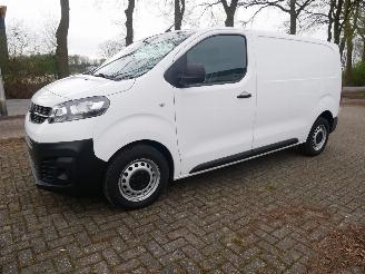 krockskadad bil bedrijf Opel Vivaro  2021/3
