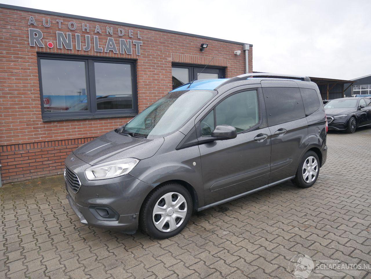 Ford Tourneo Courier TITANIUM